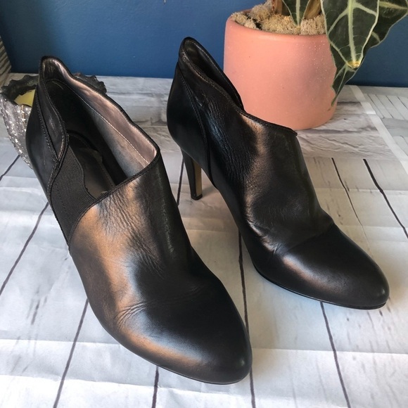 Adrienne Vittadini Black Ankle Boots - Picture 1 of 8